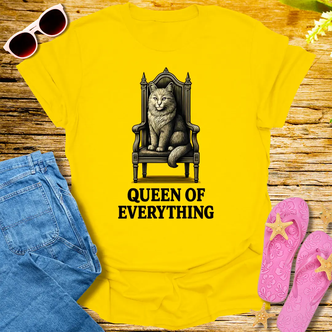 Queen of Everything T-Shirt - Daisy